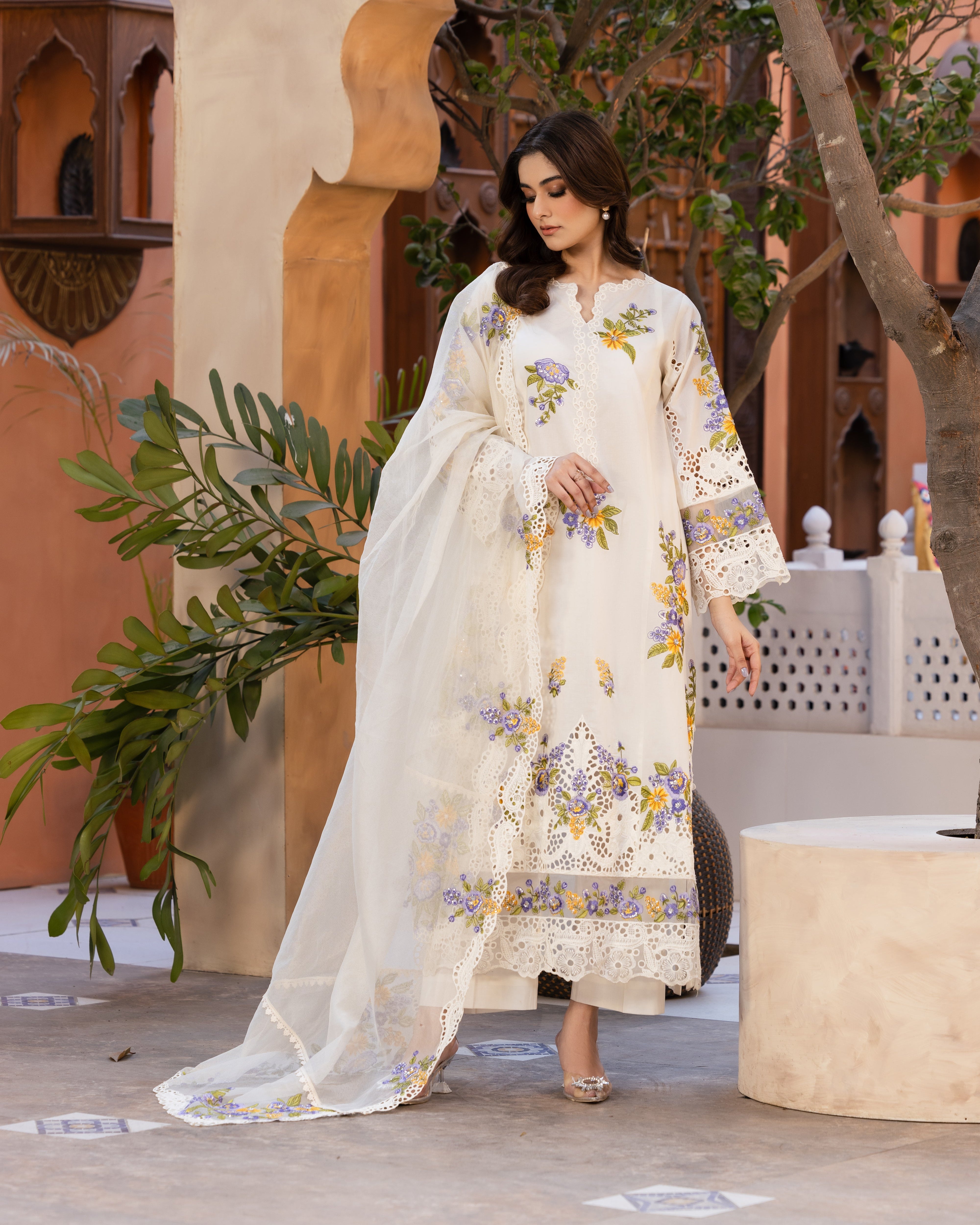 Ivory Bloom – Timeless Grace in Every Thread