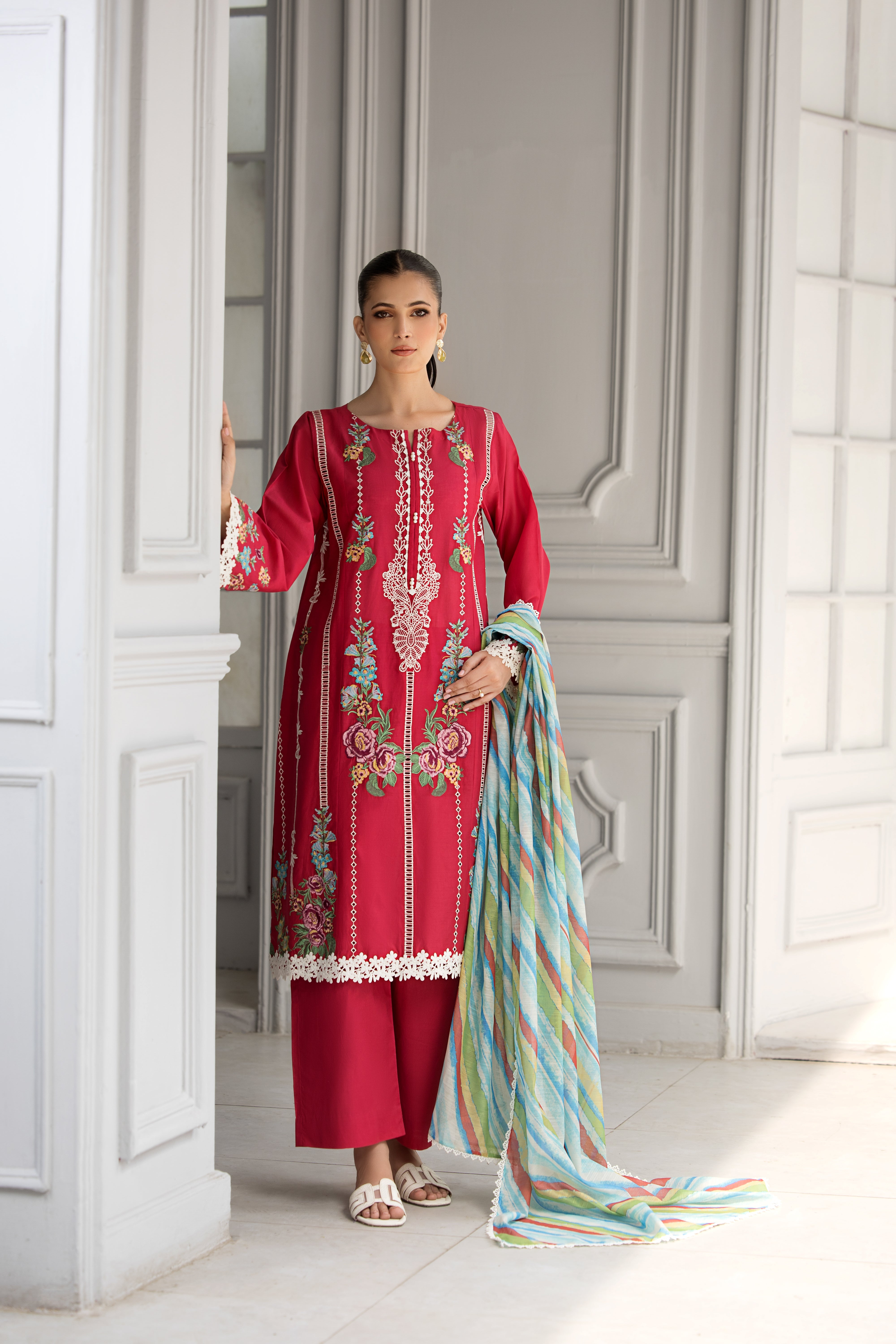 Jewel Bold – Made to Command Attention