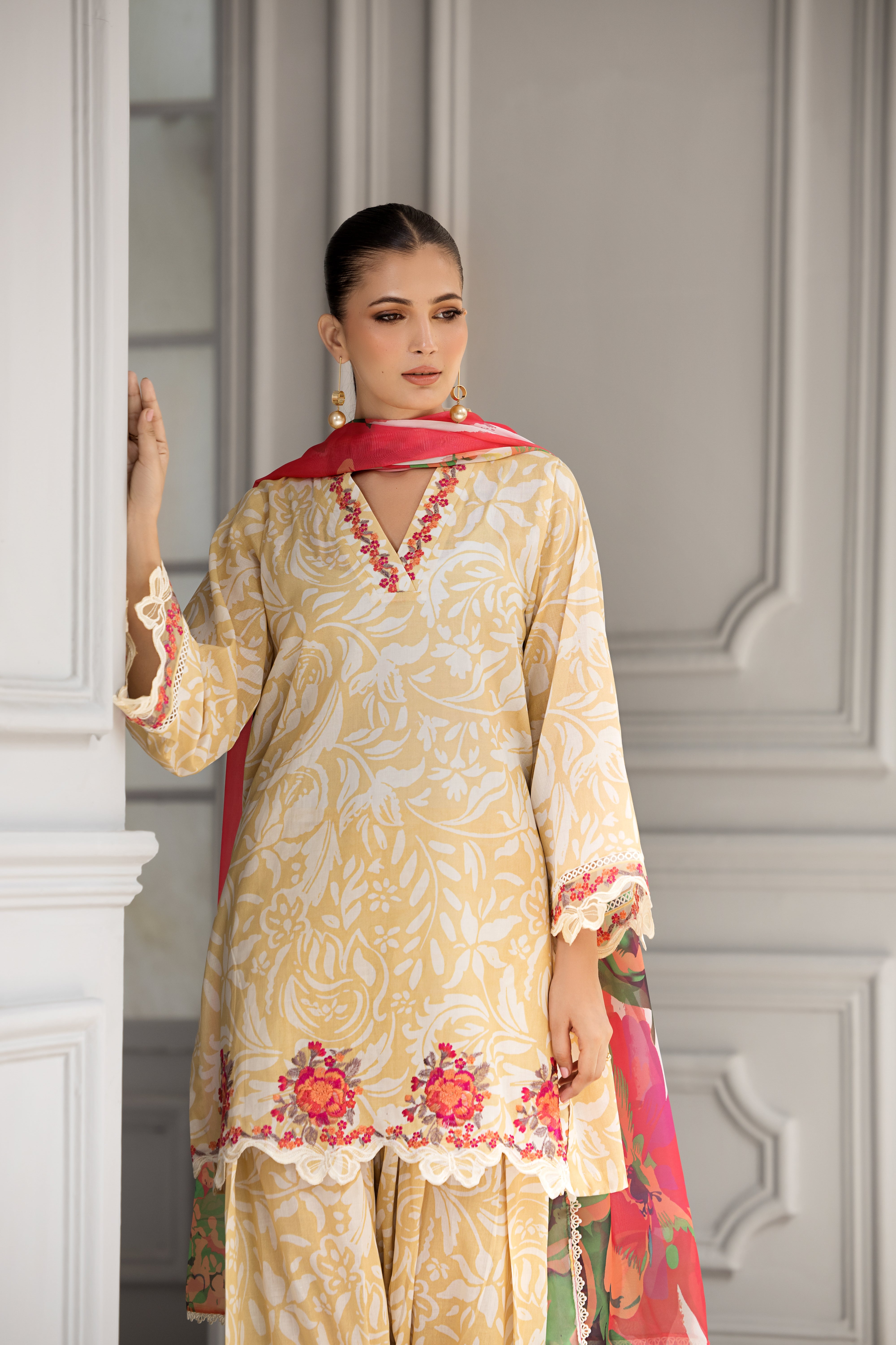 Rang e Bahar – Embroidered Lawn Suit with Farshi Shalwar & Silk Dupatta