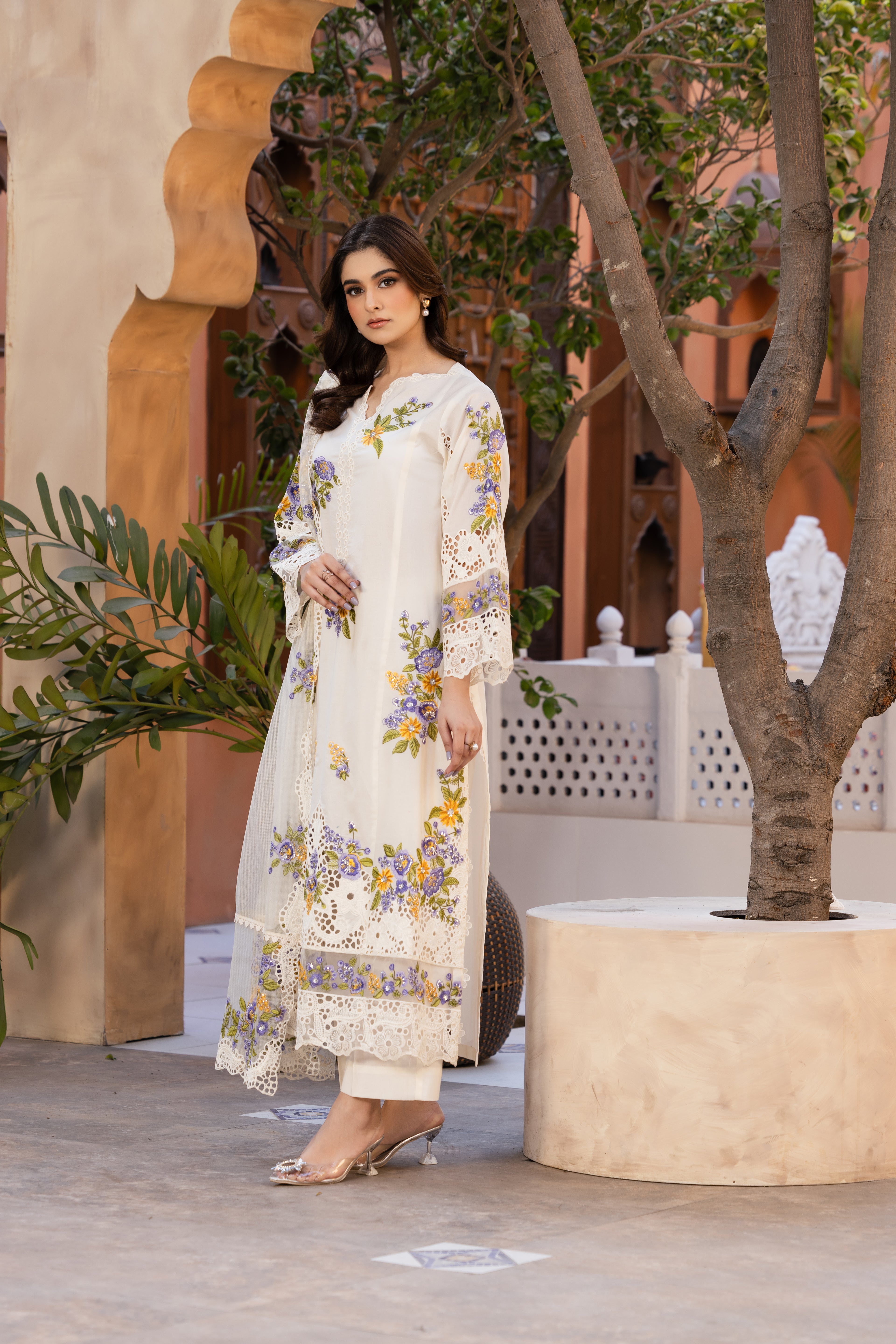 Ivory Bloom – Timeless Grace in Every Thread