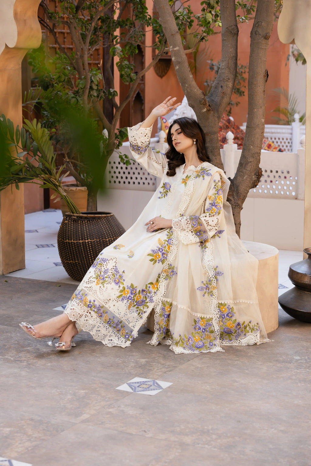 Ivory Bloom – Timeless Grace in Every Thread