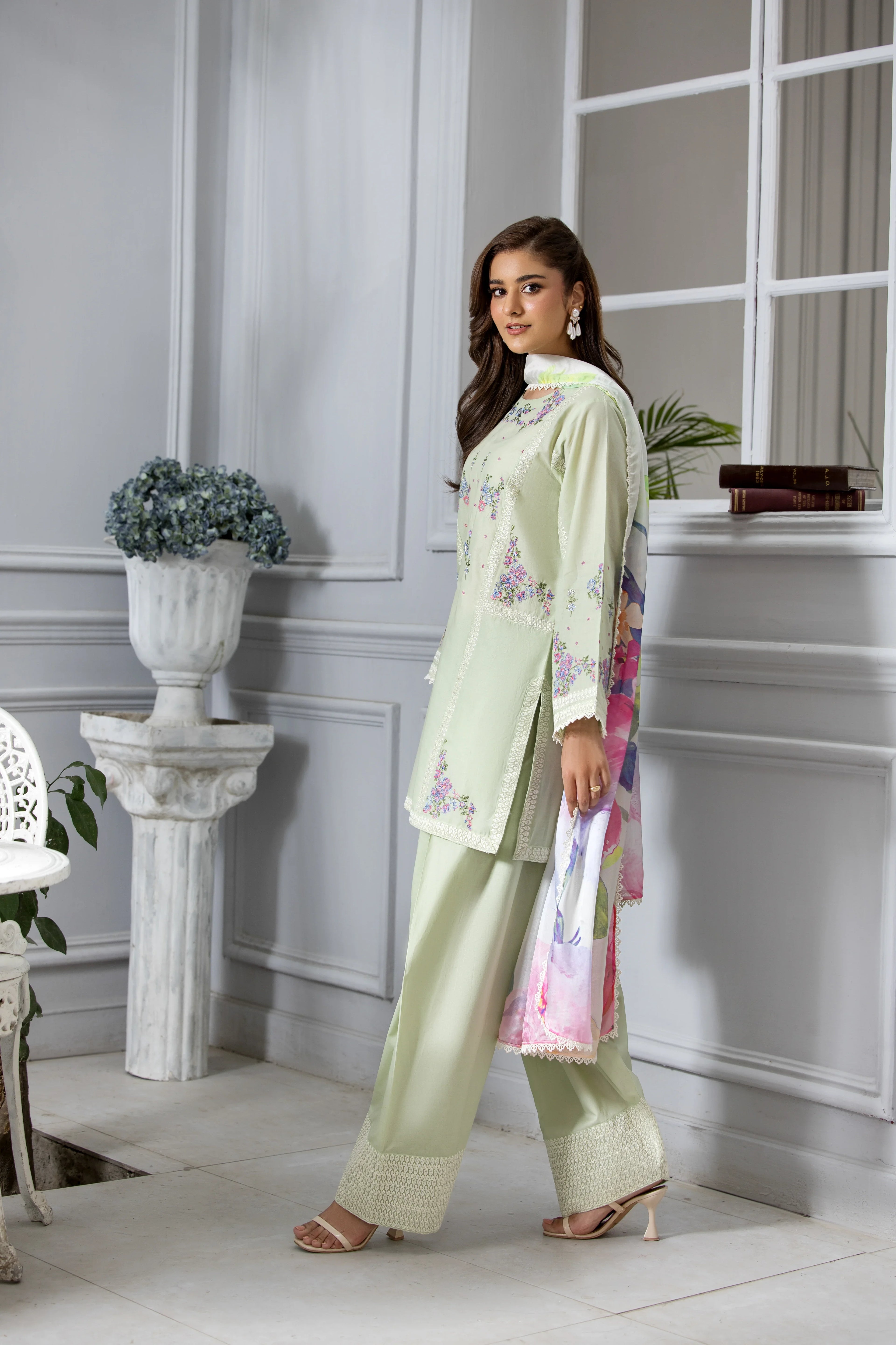 Chashm E Naaz- Elegance in every thread