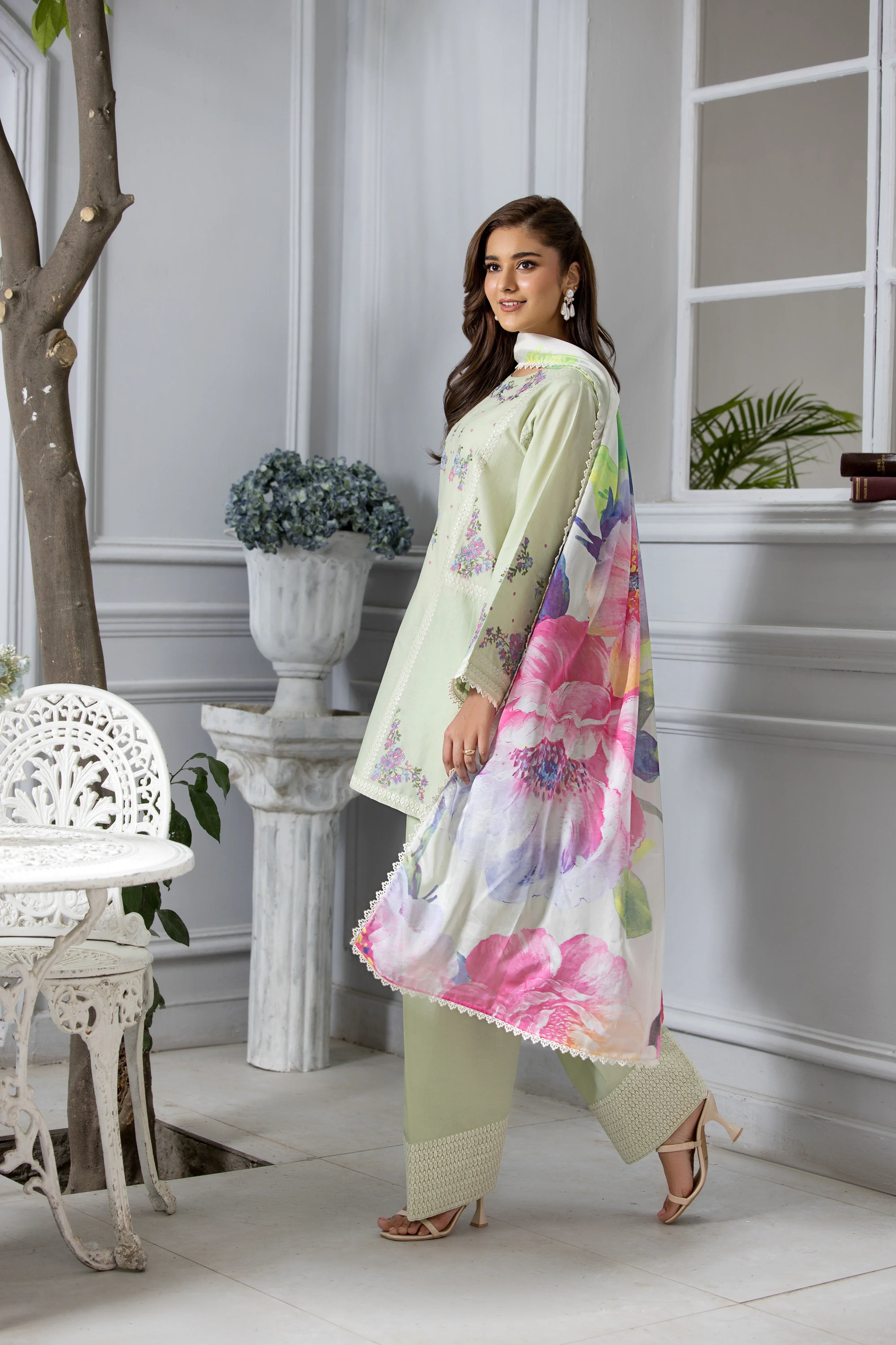 Chashm E Naaz- Elegance in every thread