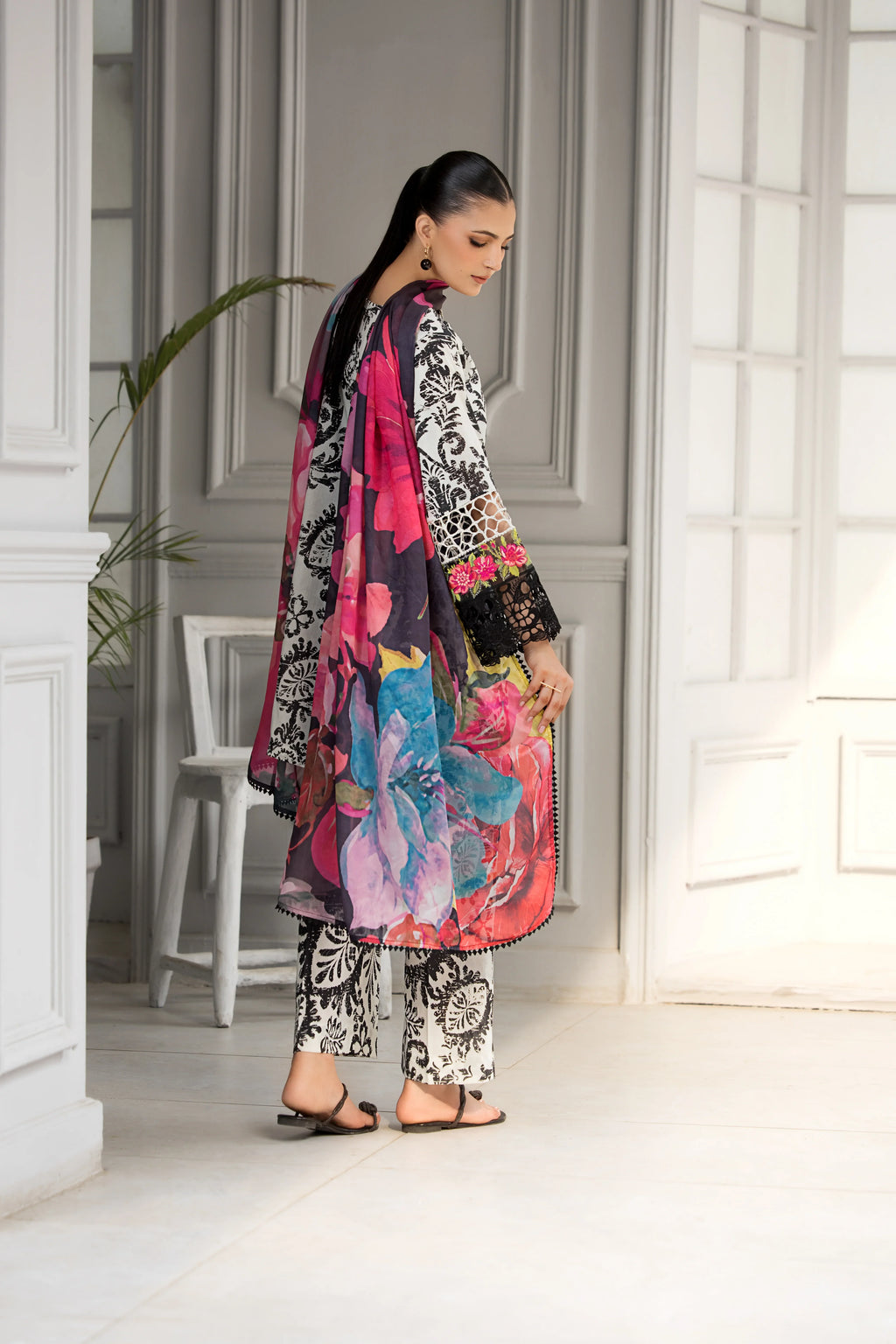 Noir Flora -3 Piece Embroidered Lawn Suit