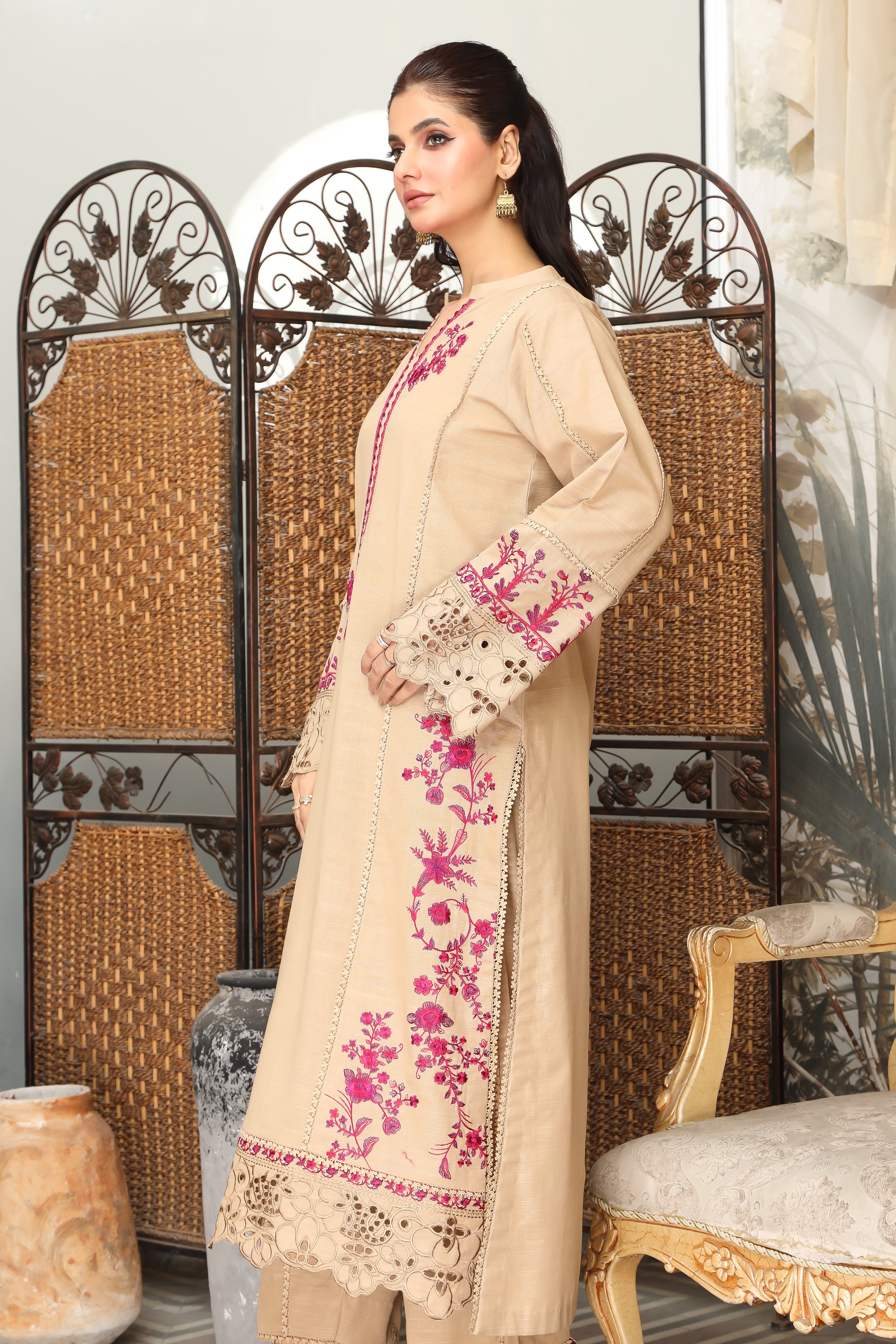 Elegant Khaddar Embroidered Two-Piece Suit